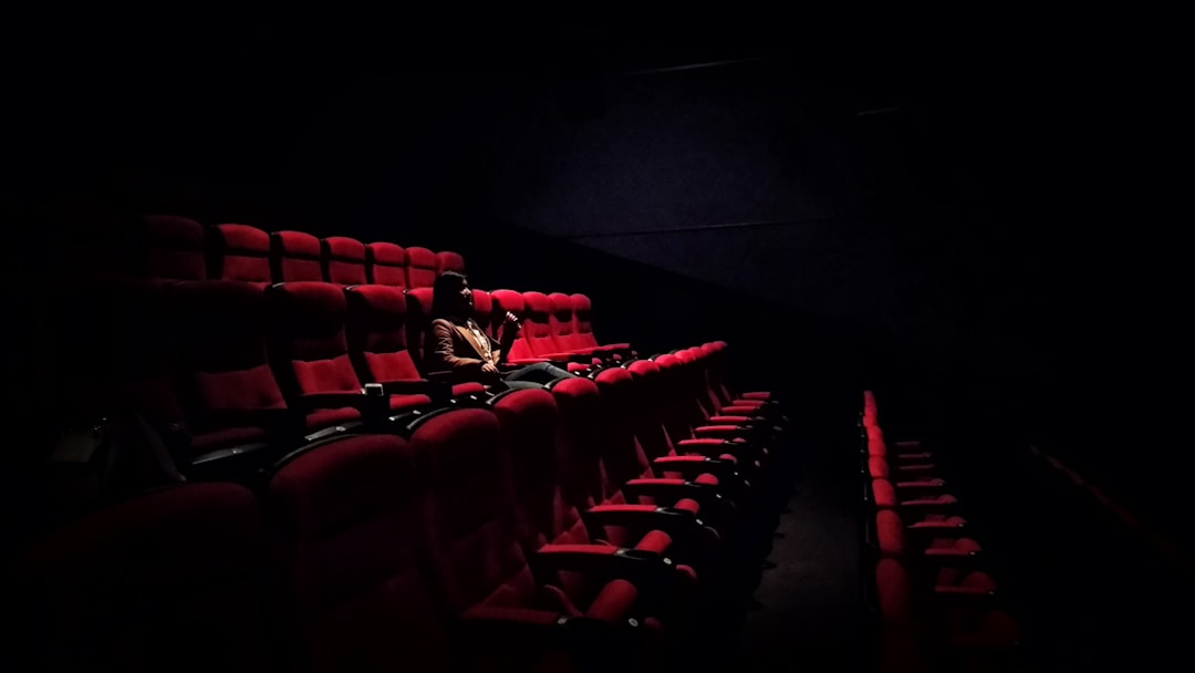 CONTRABAND VR Cinema — 집에서 친구와 즐기는 극장 경험