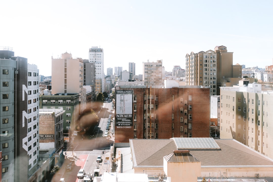 SF Apartment Finder (Criblist) — Craigslist 등 실시간 SF 매물을 스와이프로 탐색