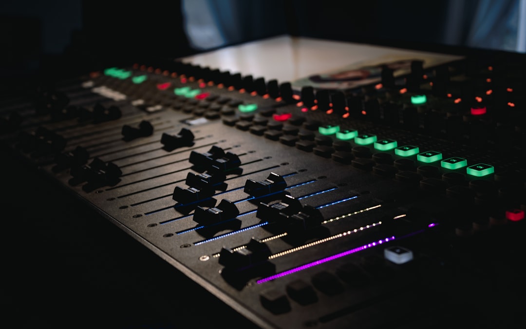 FreqWave EQ — 웹 오디오를 실시간 보정하는 8밴드 이퀄라이저